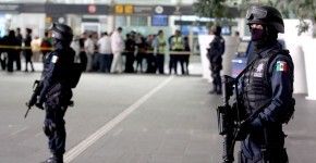 Balacera en un aeropuerto de México: dicen que fueron Federales contra Federales