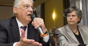 Seis expresidentes dicen: La criminalización del uso de drogas fomenta la pandemia global de VIH/SIDA