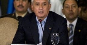 El Presidente de Guatemala critica a México por la guerra contra las drogas