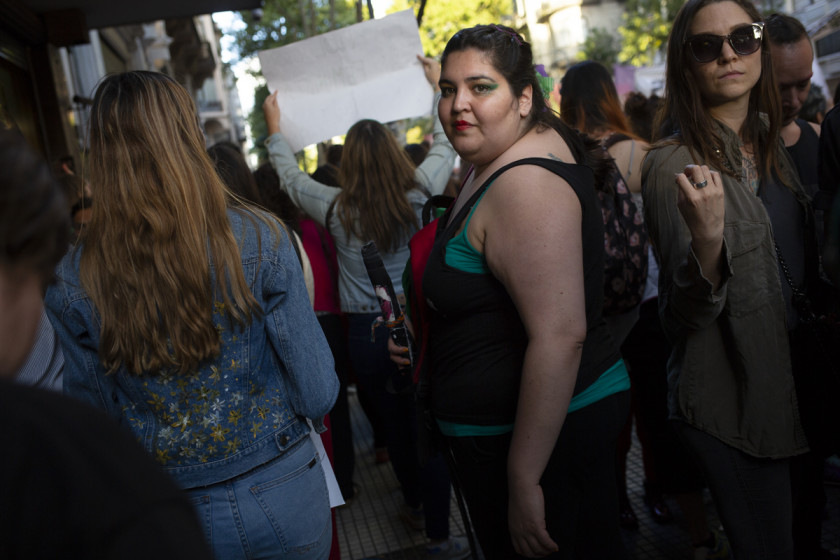 Una Gorda En El Escenario Cosecha Roja