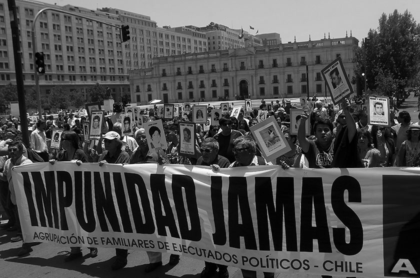 DDHH Marcharon por el frontis del Palacio de La Moneda